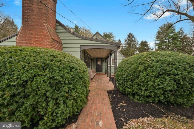 Building Photo - 3839 Blenheim Rd