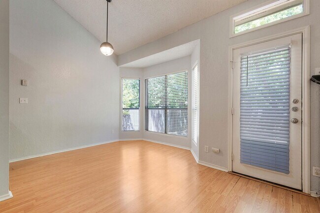 Building Photo - 504 Purple Sage Dr