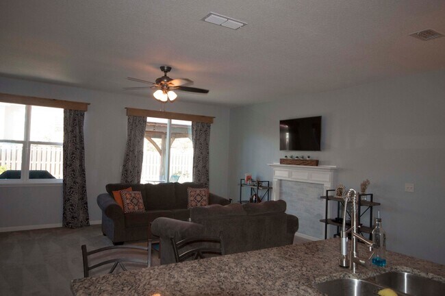 Building Photo - Young country style home- Move in ready!