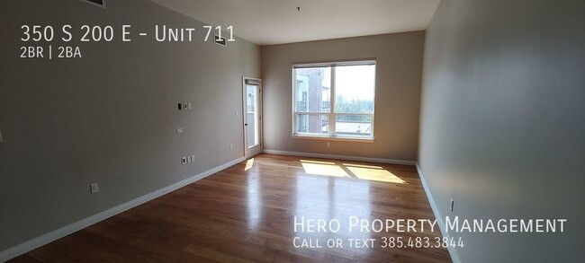 Building Photo - Beautiful Downtown Apartment!