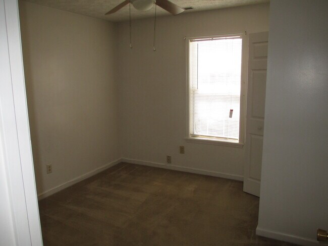 Building Photo - 49 Mare Ct