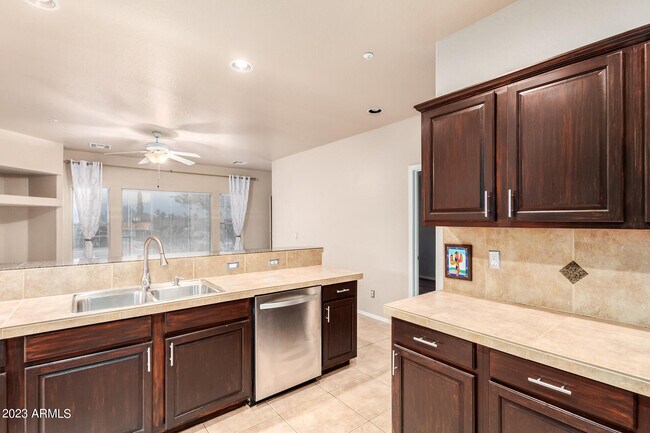 Building Photo - 16734 E La Montana Dr