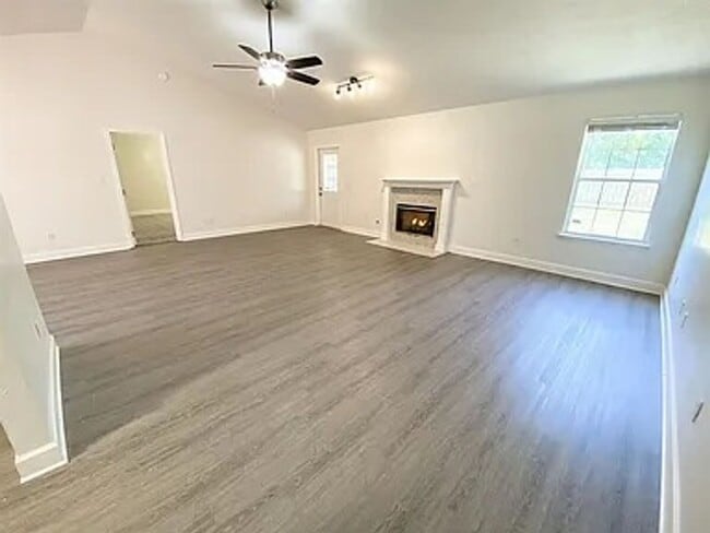 Building Photo - Family-Friendly Northeast Home Steps from Top-Rated Schools