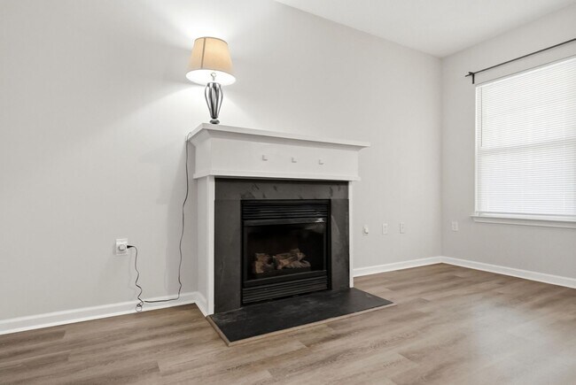 Building Photo - Uptown Charlotte Townhome with Dual Primary Suites