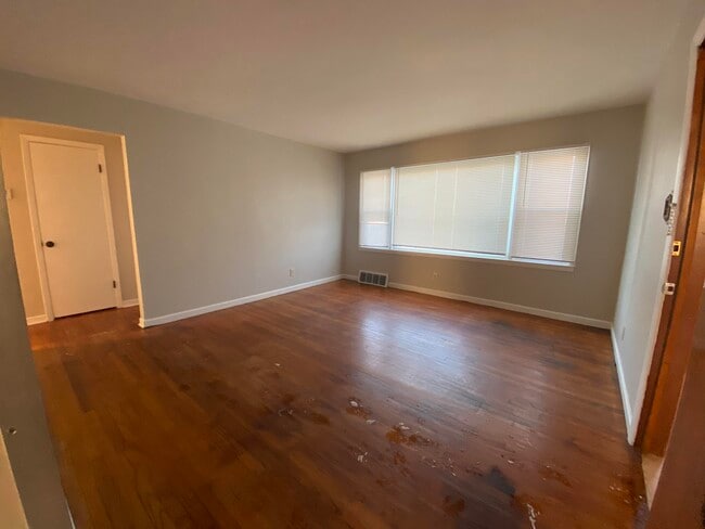 Building Photo - 5221 N 68th St