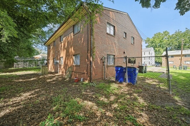 Building Photo - 1037 37th St