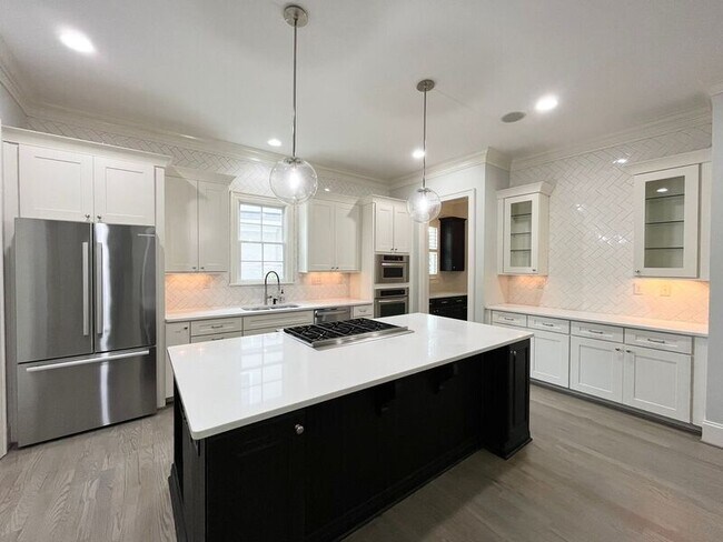 Building Photo - 535 Guilford Cir
