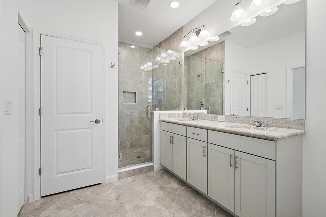 Building Photo - 16377 Biltmore Lndg