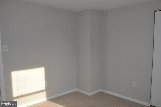 Building Photo - 9705 Glen Ave