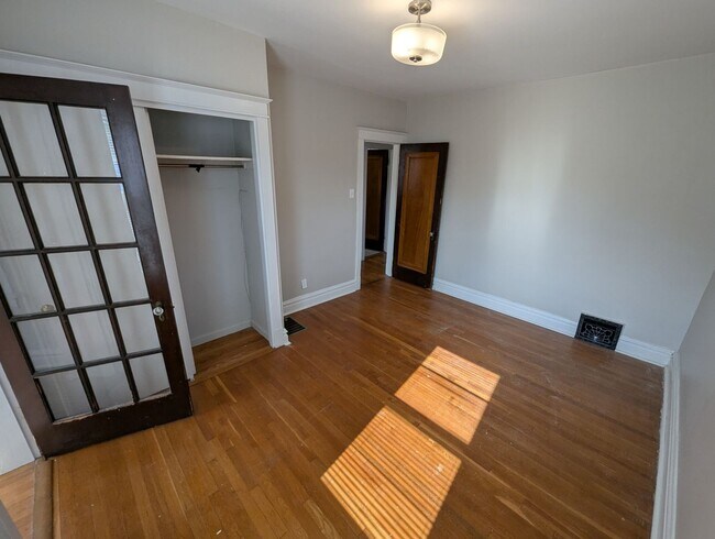 Building Photo - 6137 Dewey Ave