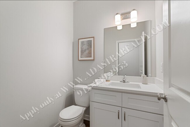 Building Photo - Brand New!! Townhome 3 Bed 2.5 Bath in Olathe-Available in JULY!!