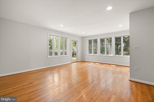 Building Photo - 7504 Radnor Rd