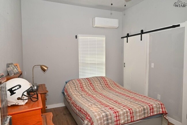 Building Photo - 1908 10th St