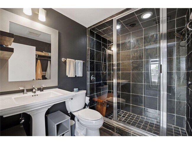 Building Photo - 1829 Park Ave