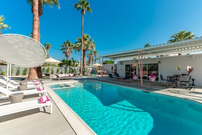 Building Photo - Retro Chic Oasis Saltwater Pool, Spa & Mnt...
