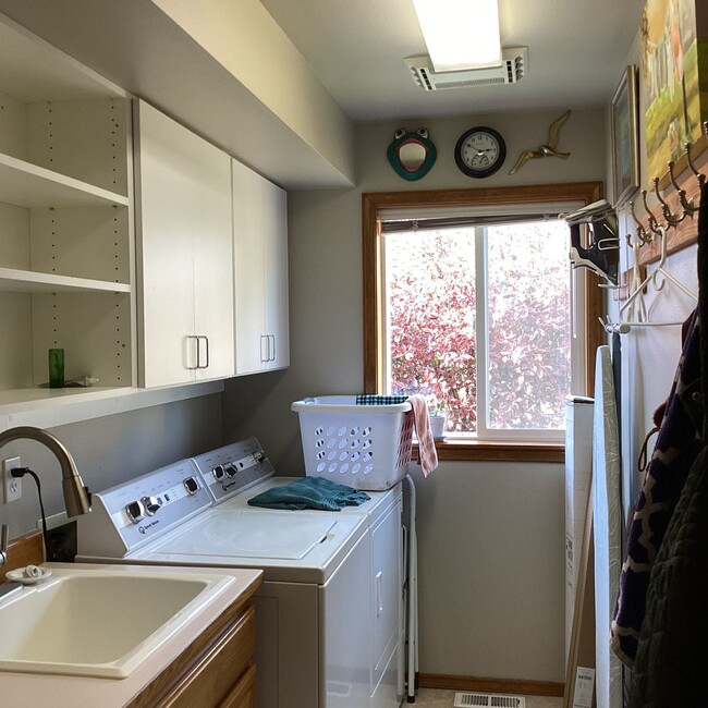 Building Photo - Charming Mukilteo Rambler in Fair Harbor