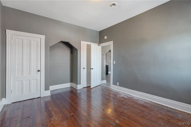 Building Photo - 319 N Salina St