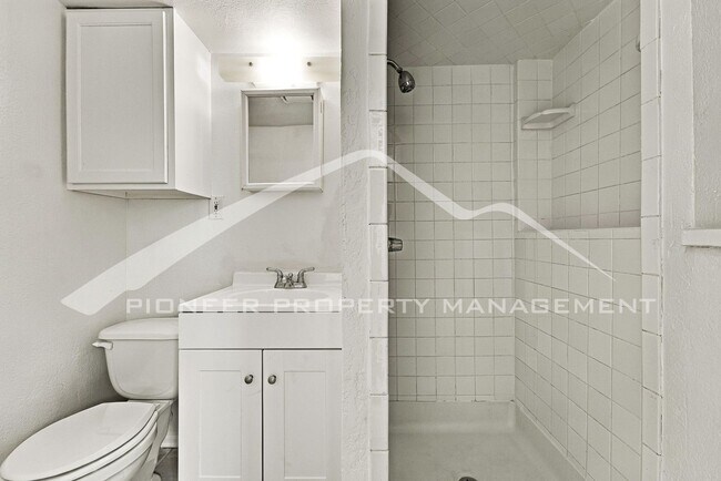 Building Photo - 12854 E Florida Dr