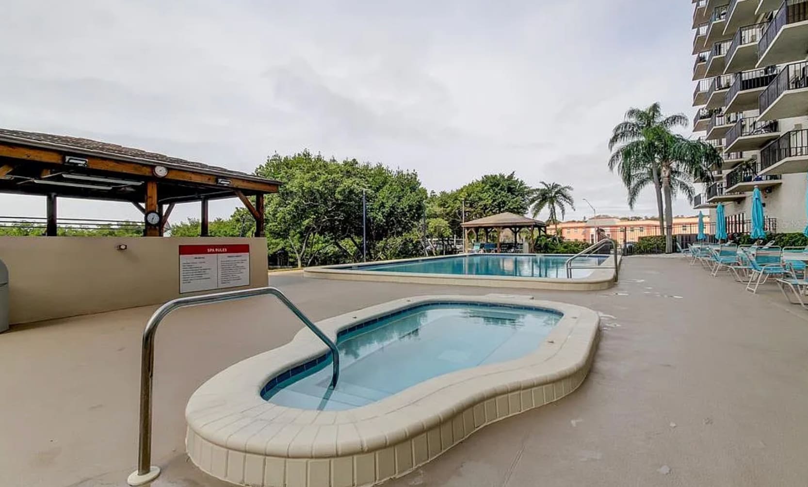 Hot tub - 7050 Sunset Dr S