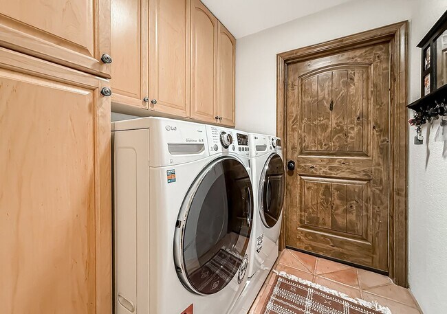 Building Photo - 2350 Leeward Cir