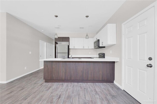 Building Photo - 15 S Colt Ln