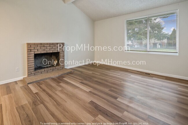 Building Photo - Three Bedroom Ranch In Central Hillsboro w/ Large Fenced Yard!