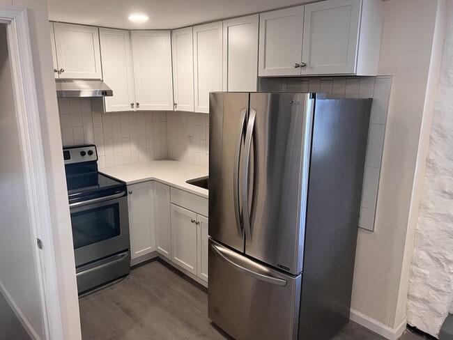 Building Photo - Remodeled 2 bed, 1 bath with laundry