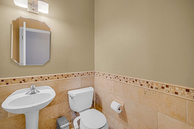 Building Photo - 436 W Parkside Dr