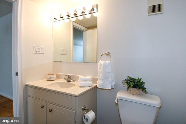 Building Photo - 3737 Ingalls Ave