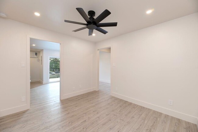 Building Photo - 1214 Barton Hills Dr