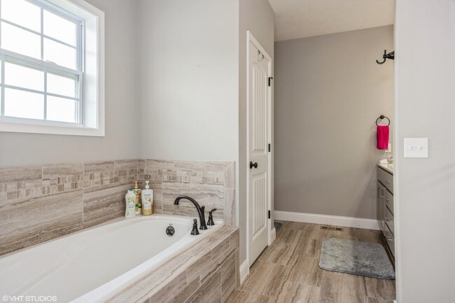 Building Photo - 3802 Slate Dr