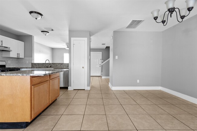Building Photo - 15835 S Alley Ct