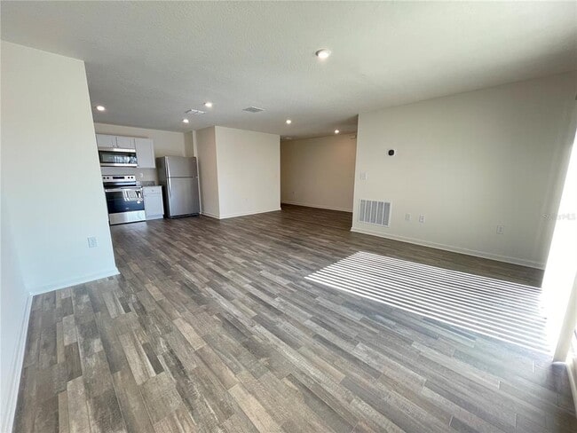 Building Photo - 2122 Kansas Rd