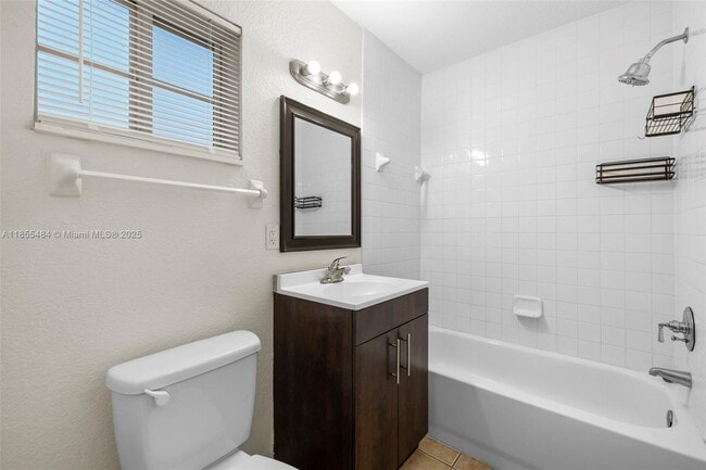 Building Photo - 13 S Royal Poinciana Blvd