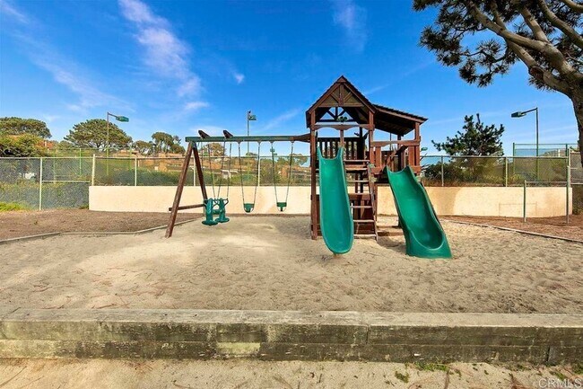 Building Photo - 2260 Del Mar Scenic Pkwy