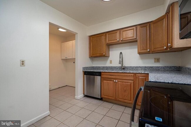 Building Photo - 3748 Tudor Dr