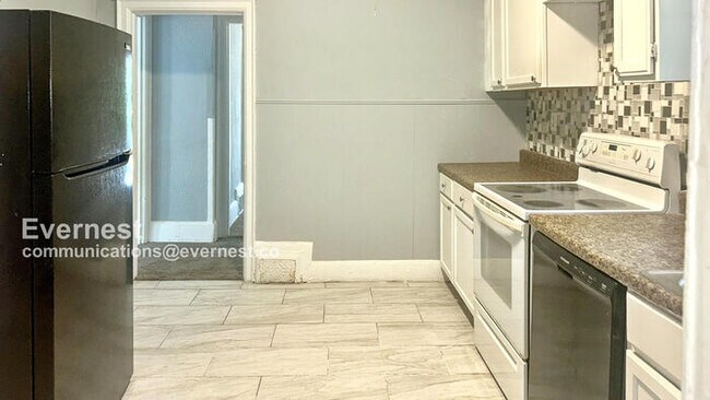 Building Photo - 3033 Park Ave