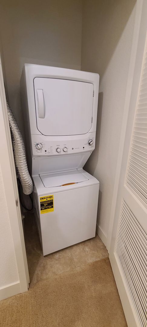 Building Photo - Next Gen Home with main house and guess unit in Spring lake Area