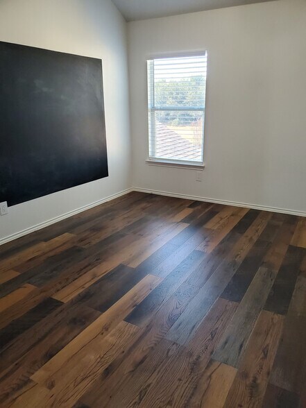 Building Photo - 6811 Independence Blvd