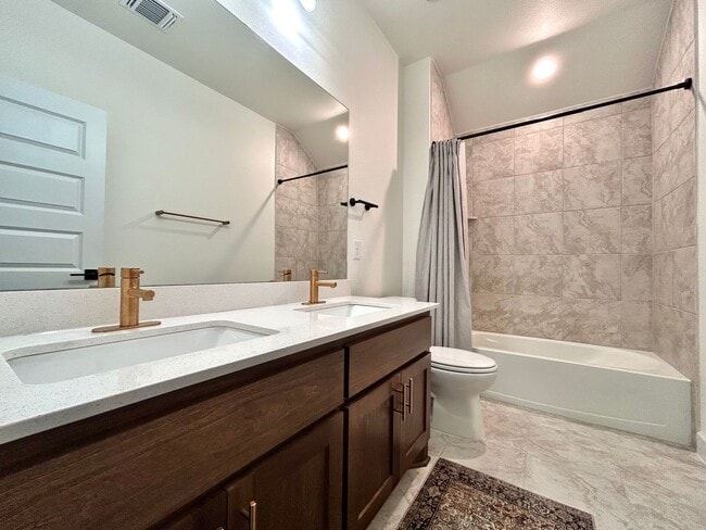 Building Photo - Spacious & Beautiful 3/BR 2/BA Two-Level Home with Garage & Fenced Yard