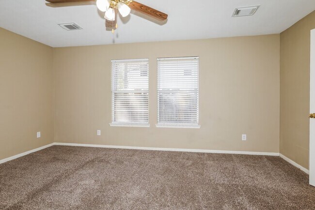 Building Photo - 10007 Willow Wood Way