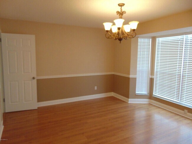 Building Photo - "NEW YEAR'S SPECIAL $500 OFF FIRST FULL MO...