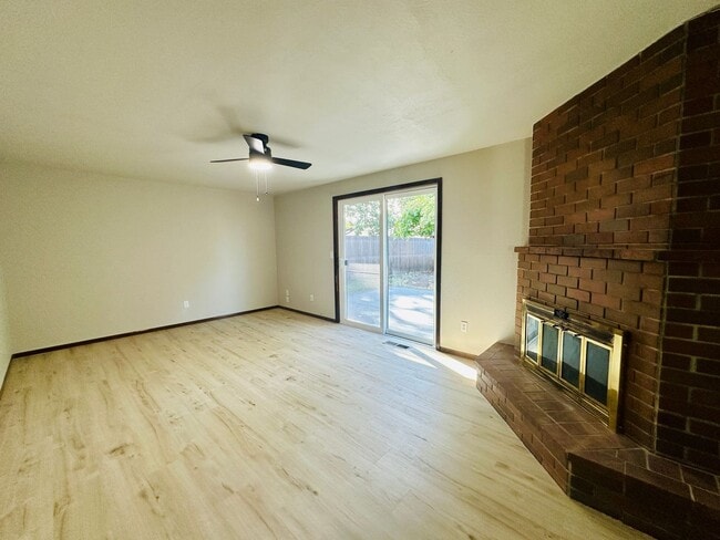 Building Photo - Remodeled Three Bedroom Home in Keizer