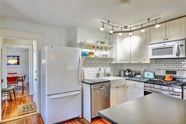 Building Photo - 61 Chapin Ave