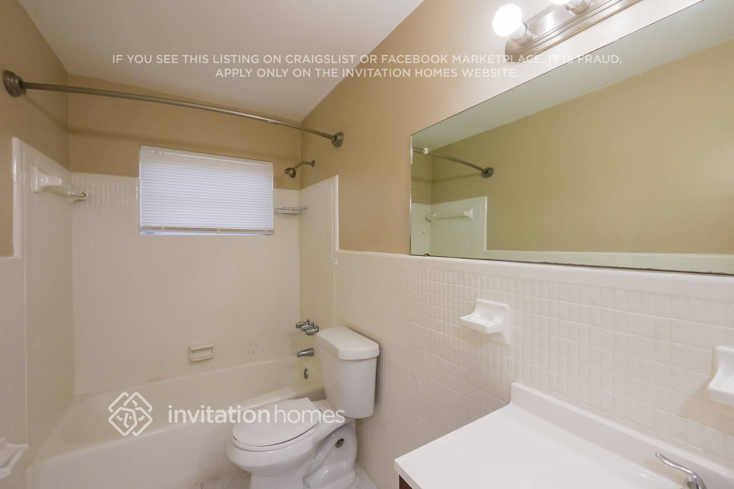 Building Photo - 700 S Rainbow Dr