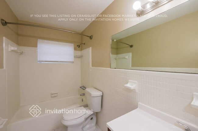 Building Photo - 700 S Rainbow Dr