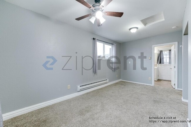 Building Photo - 9516 Holly Dr