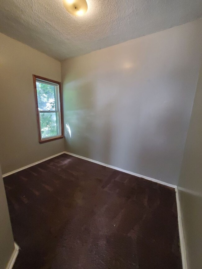 Building Photo - 1343-1345 N 32nd St. (Duplex)
