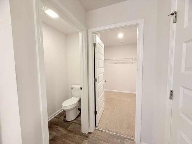 Building Photo - 5801 Guinevere Ln
