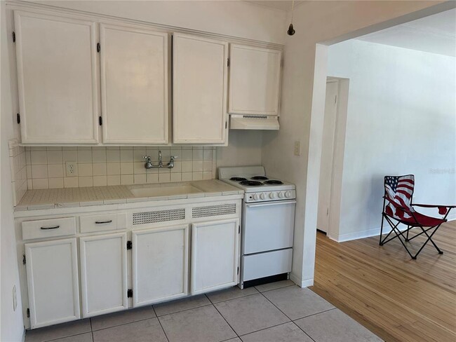 Building Photo - 1800 Pass a Grille Way